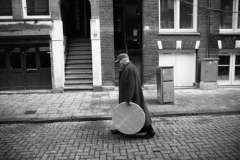 De man met de maan in zijn hand